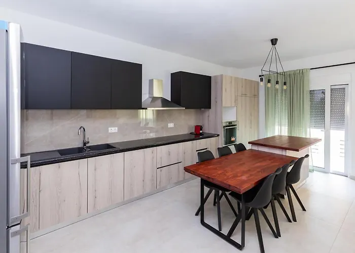 Rhodes Center * Rhodes City