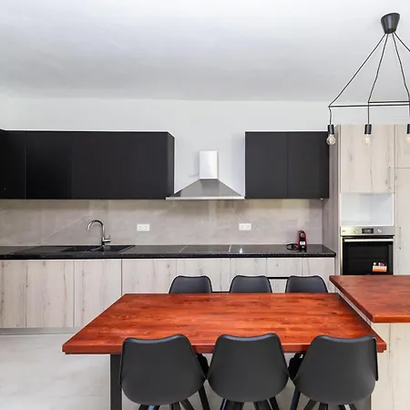 Rhodes Center Apartman *