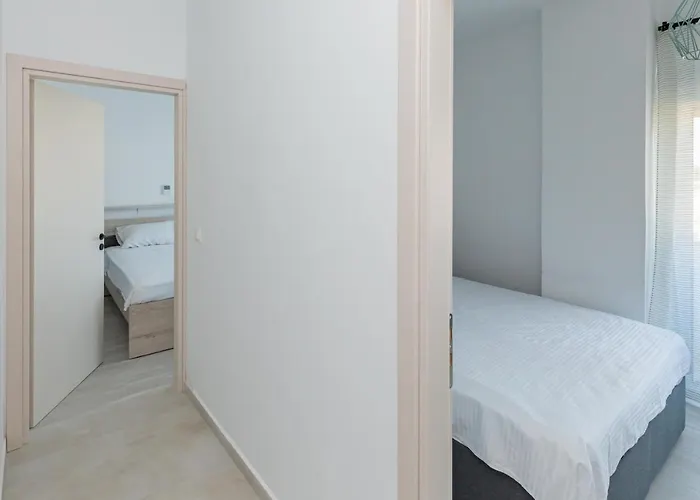 Rhodes Center * Rhodes City