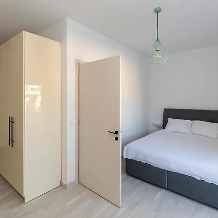 Rhodes Center 아파트