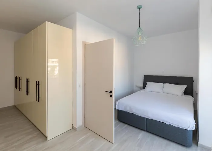 Rhodes Center Apartment