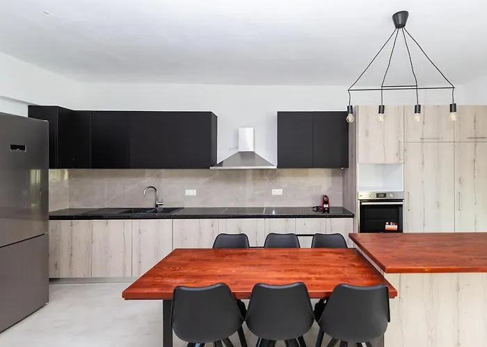 Rhodes Center Apartment *